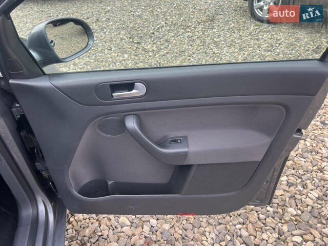 Серый Фольксваген Гольф Плюс, объемом двигателя 1.6 л и пробегом 220 тыс. км за 6599 $, фото 14 на Automoto.ua
