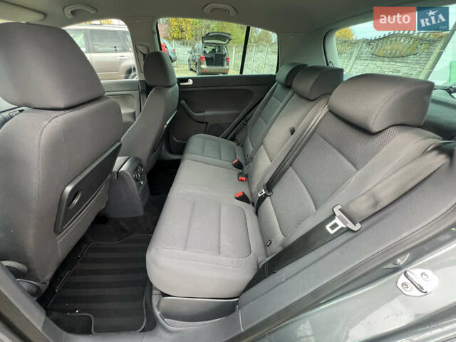 Серый Фольксваген Гольф Плюс, объемом двигателя 1.6 л и пробегом 220 тыс. км за 6599 $, фото 25 на Automoto.ua