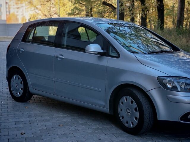 Серый Фольксваген Гольф Плюс, объемом двигателя 1.6 л и пробегом 181 тыс. км за 5499 $, фото 2 на Automoto.ua