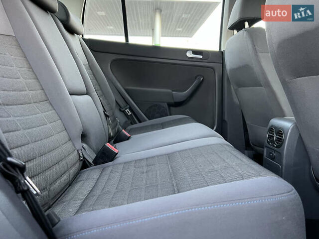 Сірий Фольксваген Golf Plus, об'ємом двигуна 1.6 л та пробігом 230 тис. км за 6650 $, фото 30 на Automoto.ua