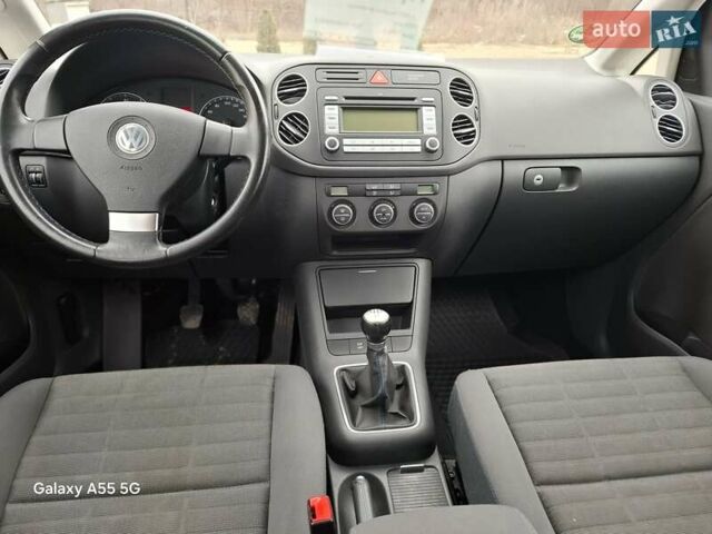 Серый Фольксваген Гольф Плюс, объемом двигателя 1.4 л и пробегом 222 тыс. км за 5850 $, фото 26 на Automoto.ua
