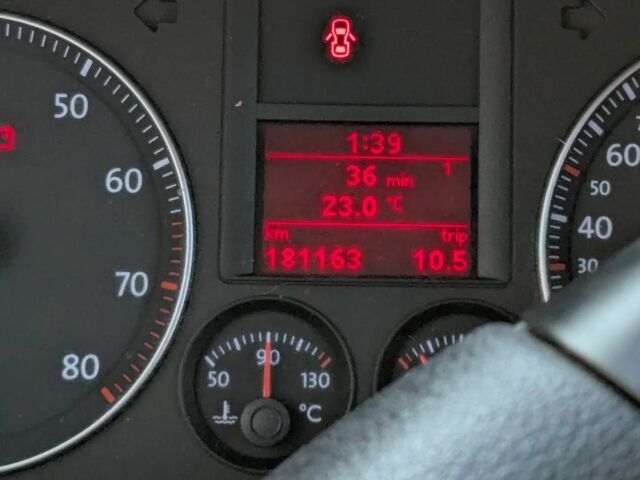 Серый Фольксваген Гольф Плюс, объемом двигателя 1.6 л и пробегом 181 тыс. км за 5550 $, фото 6 на Automoto.ua