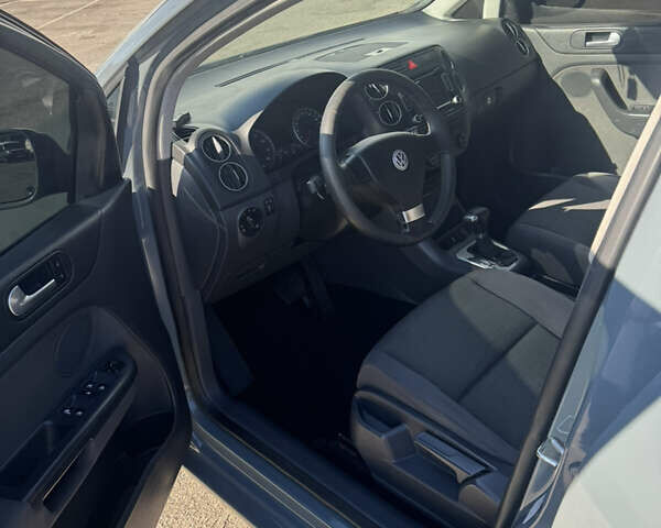 Серый Фольксваген Гольф Плюс, объемом двигателя 1.6 л и пробегом 216 тыс. км за 6099 $, фото 6 на Automoto.ua