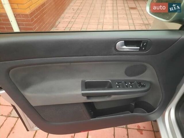 Серый Фольксваген Гольф Плюс, объемом двигателя 1.6 л и пробегом 112 тыс. км за 7300 $, фото 22 на Automoto.ua