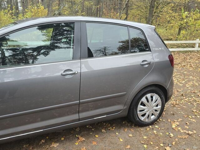 Серый Фольксваген Гольф Плюс, объемом двигателя 1 л и пробегом 226 тыс. км за 5950 $, фото 3 на Automoto.ua