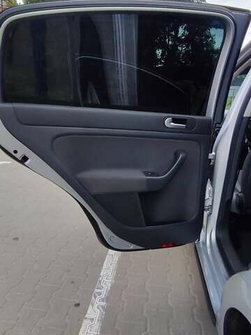 Серый Фольксваген Гольф Плюс, объемом двигателя 1.6 л и пробегом 240 тыс. км за 5999 $, фото 7 на Automoto.ua