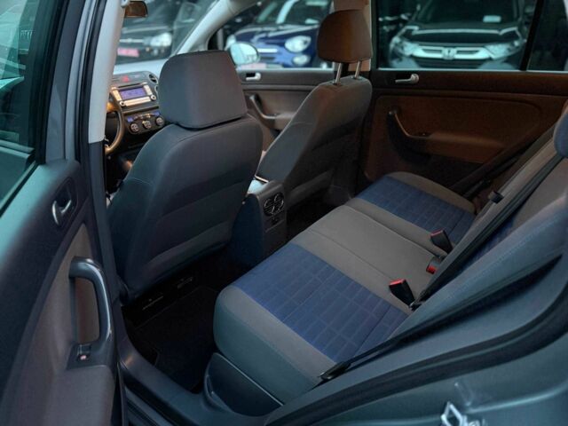 Серый Фольксваген Гольф Плюс, объемом двигателя 1.6 л и пробегом 227 тыс. км за 7300 $, фото 11 на Automoto.ua