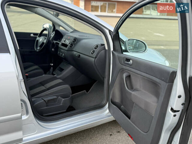 Серый Фольксваген Гольф Плюс, объемом двигателя 1.39 л и пробегом 252 тыс. км за 5900 $, фото 15 на Automoto.ua