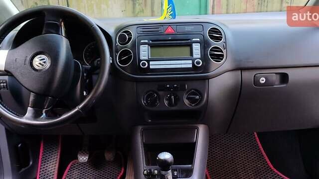 Фольксваген Гольф Плюс 2007 в Житомире на Automoto.ua Серый Фольксваген Гольф Плюс, объемом двигателя 1.6 л и пробегом 257 тыс. км за 5500 $, фото 3 на Automoto.ua