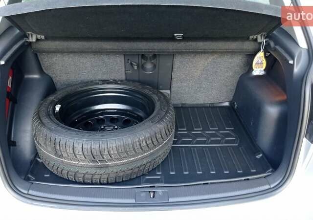 Серый Фольксваген Гольф Плюс, объемом двигателя 1.6 л и пробегом 233 тыс. км за 6199 $, фото 3 на Automoto.ua