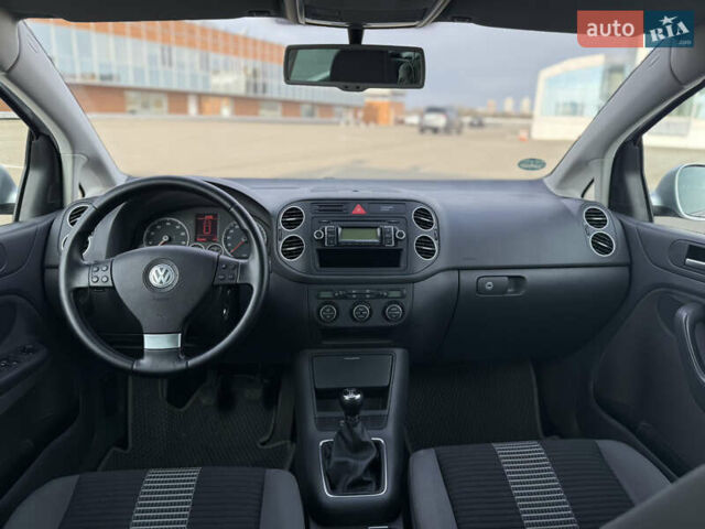 Серый Фольксваген Гольф Плюс, объемом двигателя 1.39 л и пробегом 252 тыс. км за 5900 $, фото 20 на Automoto.ua
