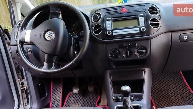 Фольксваген Гольф Плюс 2007 в Житомире на Automoto.ua Серый Фольксваген Гольф Плюс, объемом двигателя 1.6 л и пробегом 257 тыс. км за 5500 $, фото 5 на Automoto.ua