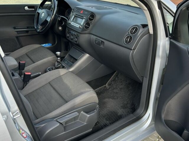 Серый Фольксваген Гольф Плюс, объемом двигателя 1.6 л и пробегом 198 тыс. км за 5800 $, фото 17 на Automoto.ua