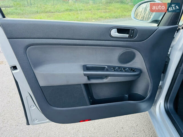 Серый Фольксваген Гольф Плюс, объемом двигателя 1.6 л и пробегом 180 тыс. км за 5699 $, фото 22 на Automoto.ua