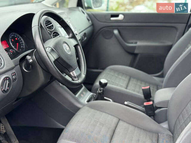 Серый Фольксваген Гольф Плюс, объемом двигателя 1.6 л и пробегом 220 тыс. км за 6190 $, фото 62 на Automoto.ua