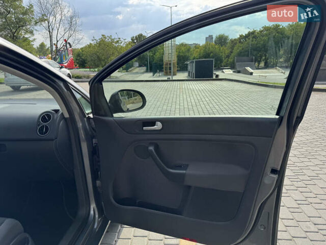 Серый Фольксваген Гольф Плюс, объемом двигателя 1.39 л и пробегом 225 тыс. км за 5600 $, фото 32 на Automoto.ua