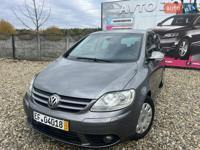 Серый Фольксваген Гольф Плюс, объемом двигателя 1.6 л и пробегом 220 тыс. км за 6599 $, фото 2 на Automoto.ua