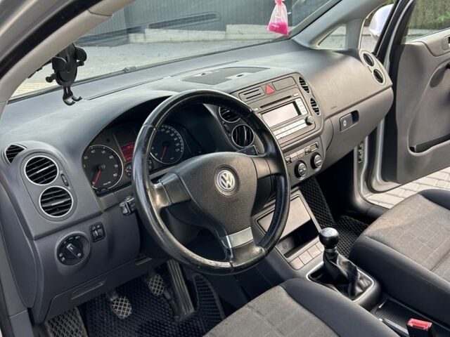 Серый Фольксваген Гольф Плюс, объемом двигателя 1.6 л и пробегом 198 тыс. км за 5800 $, фото 14 на Automoto.ua