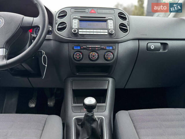 Серый Фольксваген Гольф Плюс, объемом двигателя 1.6 л и пробегом 220 тыс. км за 6190 $, фото 73 на Automoto.ua