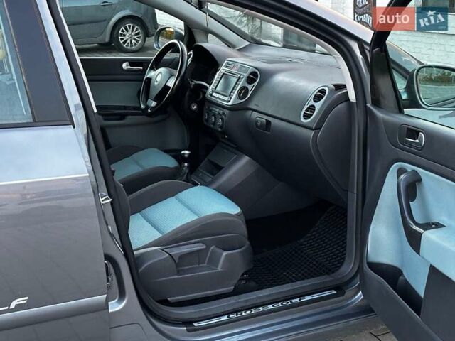 Серый Фольксваген Гольф Плюс, объемом двигателя 1.6 л и пробегом 223 тыс. км за 7499 $, фото 84 на Automoto.ua