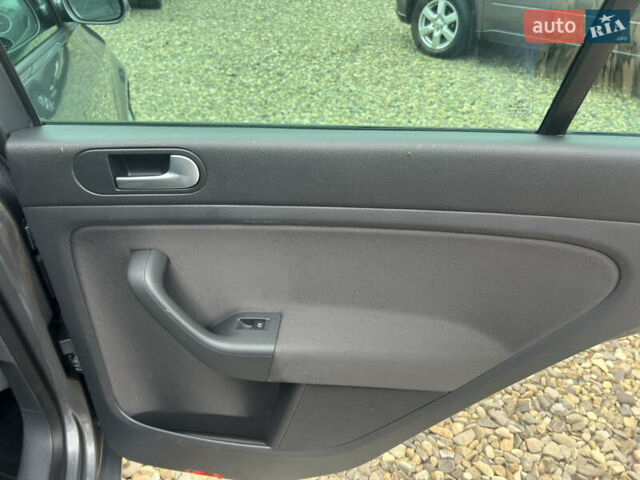 Серый Фольксваген Гольф Плюс, объемом двигателя 1.6 л и пробегом 220 тыс. км за 6599 $, фото 26 на Automoto.ua