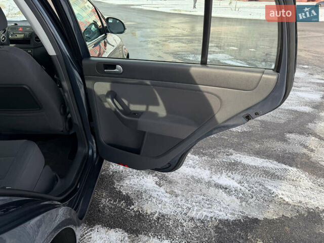 Сірий Фольксваген Golf Plus, об'ємом двигуна 1.6 л та пробігом 197 тис. км за 7999 $, фото 56 на Automoto.ua