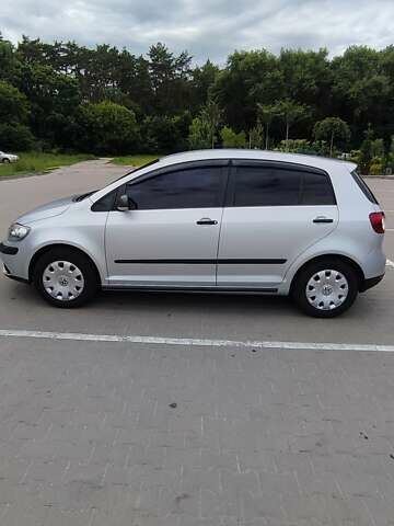 Серый Фольксваген Гольф Плюс, объемом двигателя 1.6 л и пробегом 240 тыс. км за 5999 $, фото 15 на Automoto.ua