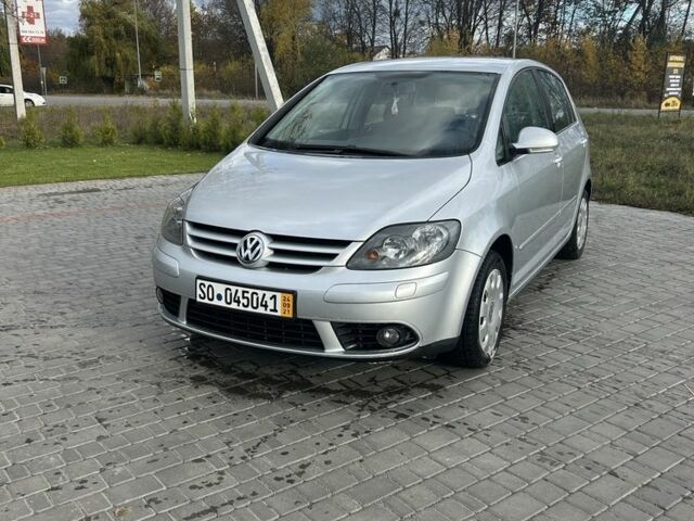 Серый Фольксваген Гольф Плюс, объемом двигателя 1.6 л и пробегом 198 тыс. км за 5800 $, фото 1 на Automoto.ua