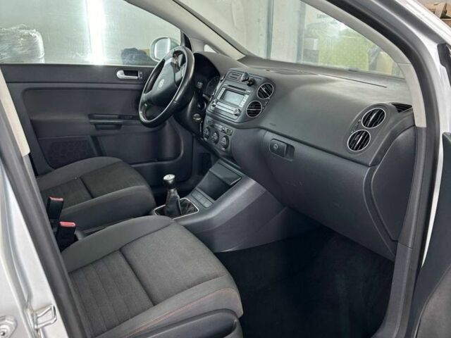 Сірий Фольксваген Golf Plus, об'ємом двигуна 1.6 л та пробігом 237 тис. км за 6000 $, фото 9 на Automoto.ua