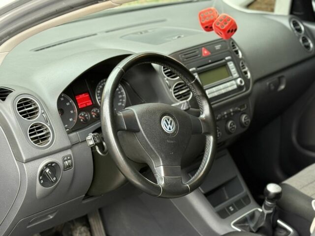 Серый Фольксваген Гольф Плюс, объемом двигателя 1.6 л и пробегом 247 тыс. км за 6200 $, фото 4 на Automoto.ua