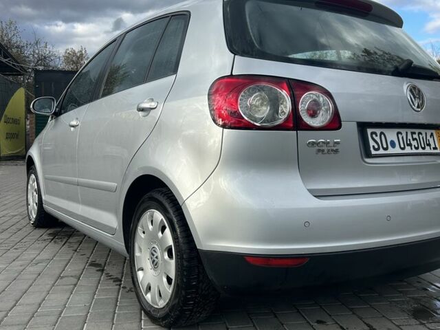 Серый Фольксваген Гольф Плюс, объемом двигателя 1.6 л и пробегом 198 тыс. км за 5800 $, фото 18 на Automoto.ua