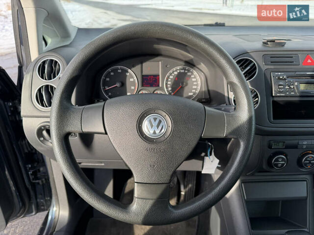 Сірий Фольксваген Golf Plus, об'ємом двигуна 1.6 л та пробігом 197 тис. км за 7999 $, фото 25 на Automoto.ua