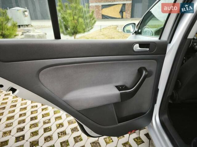 Серый Фольксваген Гольф Плюс, объемом двигателя 1.6 л и пробегом 163 тыс. км за 6900 $, фото 50 на Automoto.ua