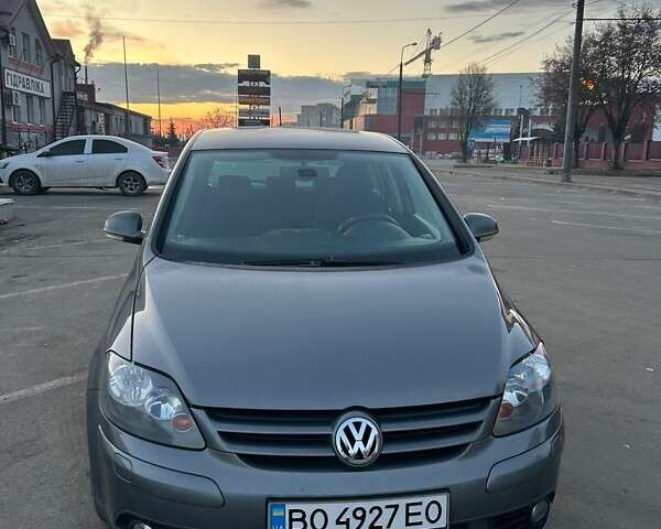 Серый Фольксваген Гольф Плюс, объемом двигателя 1.4 л и пробегом 218 тыс. км за 5500 $, фото 1 на Automoto.ua