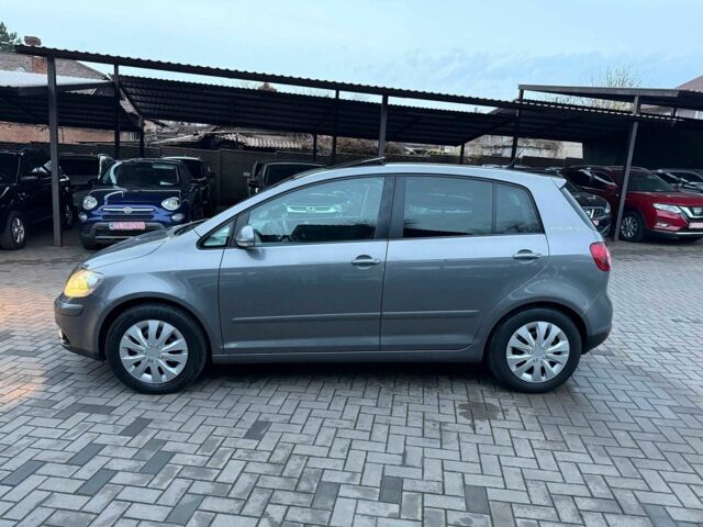 Серый Фольксваген Гольф Плюс, объемом двигателя 1.6 л и пробегом 227 тыс. км за 7300 $, фото 3 на Automoto.ua