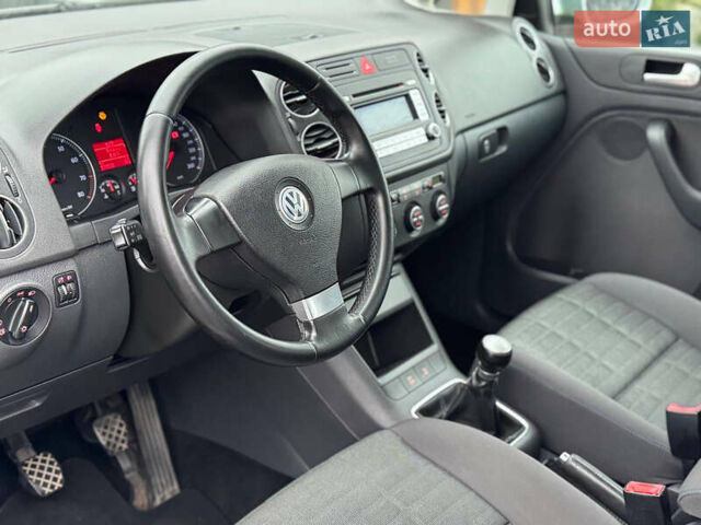 Серый Фольксваген Гольф Плюс, объемом двигателя 1.6 л и пробегом 220 тыс. км за 6190 $, фото 61 на Automoto.ua