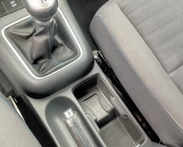 Серый Фольксваген Гольф Плюс, объемом двигателя 1.6 л и пробегом 182 тыс. км за 6800 $, фото 22 на Automoto.ua