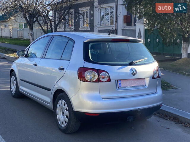 Серый Фольксваген Гольф Плюс, объемом двигателя 1.6 л и пробегом 202 тыс. км за 5800 $, фото 4 на Automoto.ua