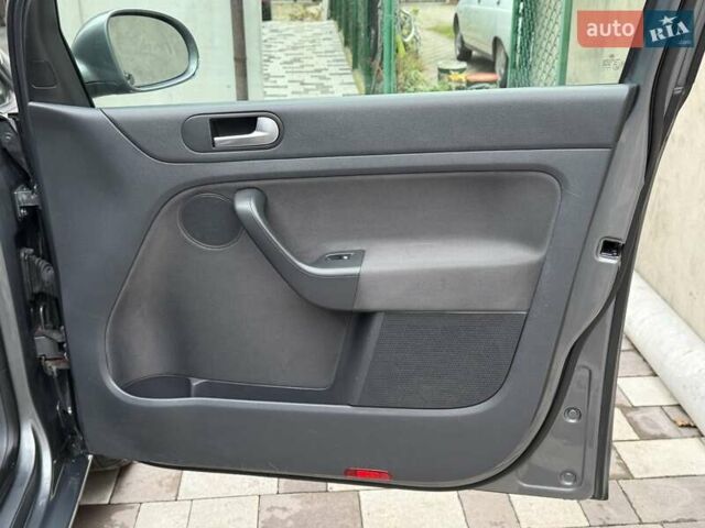 Сірий Фольксваген Golf Plus, об'ємом двигуна 1.9 л та пробігом 241 тис. км за 6600 $, фото 39 на Automoto.ua