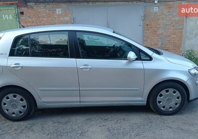 Серый Фольксваген Гольф Плюс, объемом двигателя 1.6 л и пробегом 233 тыс. км за 6199 $, фото 4 на Automoto.ua