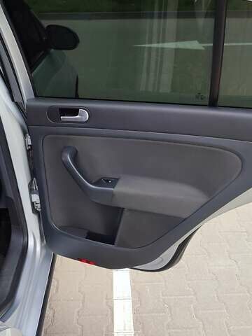 Серый Фольксваген Гольф Плюс, объемом двигателя 1.6 л и пробегом 240 тыс. км за 5999 $, фото 4 на Automoto.ua