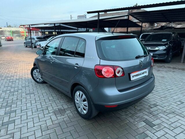 Серый Фольксваген Гольф Плюс, объемом двигателя 1.6 л и пробегом 227 тыс. км за 7300 $, фото 4 на Automoto.ua