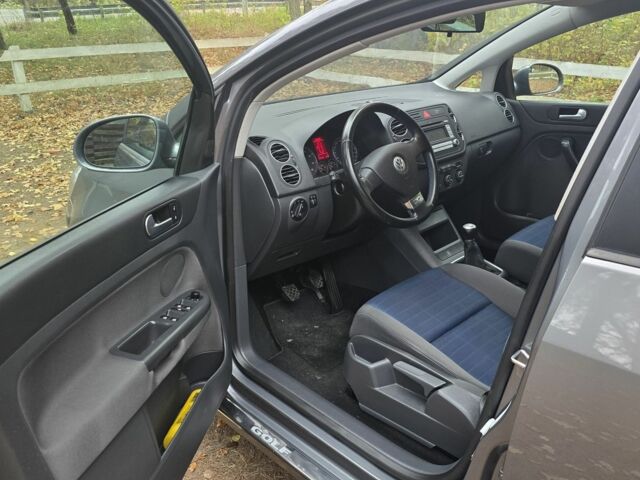 Серый Фольксваген Гольф Плюс, объемом двигателя 1 л и пробегом 226 тыс. км за 5950 $, фото 5 на Automoto.ua