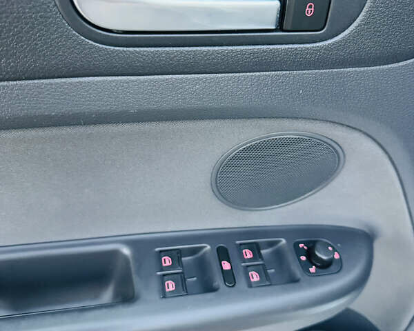 Серый Фольксваген Гольф Плюс, объемом двигателя 1.6 л и пробегом 180 тыс. км за 5699 $, фото 24 на Automoto.ua