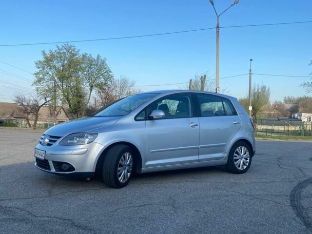 Серый Фольксваген Гольф Плюс, объемом двигателя 1.4 л и пробегом 186 тыс. км за 6300 $, фото 2 на Automoto.ua