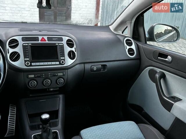 Серый Фольксваген Гольф Плюс, объемом двигателя 1.6 л и пробегом 223 тыс. км за 7499 $, фото 94 на Automoto.ua