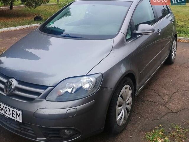 Серый Фольксваген Гольф Плюс, объемом двигателя 1.39 л и пробегом 229 тыс. км за 7500 $, фото 2 на Automoto.ua