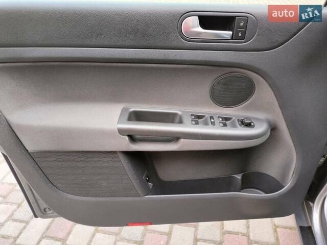 Серый Фольксваген Гольф Плюс, объемом двигателя 1.6 л и пробегом 106 тыс. км за 7300 $, фото 64 на Automoto.ua