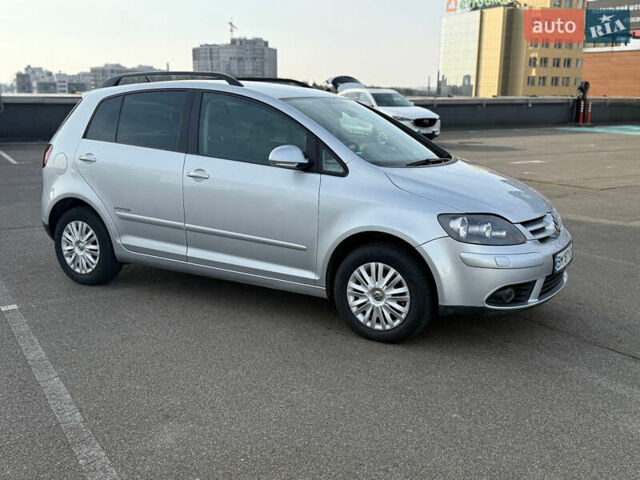 Серый Фольксваген Гольф Плюс, объемом двигателя 1.39 л и пробегом 252 тыс. км за 5900 $, фото 2 на Automoto.ua