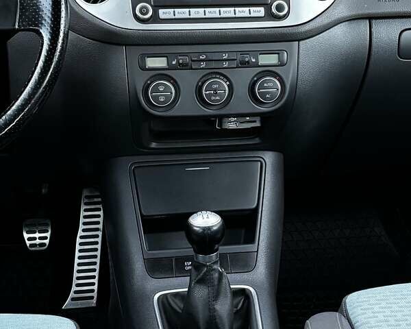 Серый Фольксваген Гольф Плюс, объемом двигателя 1.6 л и пробегом 223 тыс. км за 7499 $, фото 93 на Automoto.ua